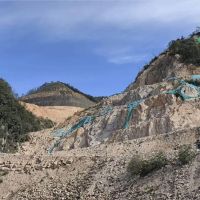 江西一采石場被查重大隱患！擅自改道使運輸?shù)缆范钙鲁瑯?自查后未整改